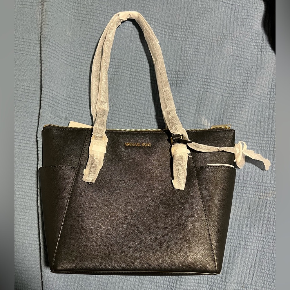 Michael Kors Charlotte Large Saffiano Leather Top-Zip Tote Bag - black
